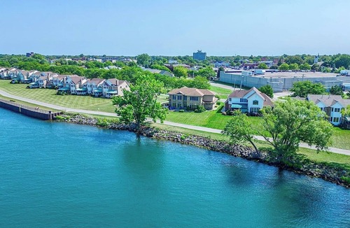 Tonawanda House | The Niagara Shores by Sul Lago