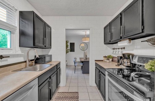 Grove City House | The No. 1 stay on Broadway!