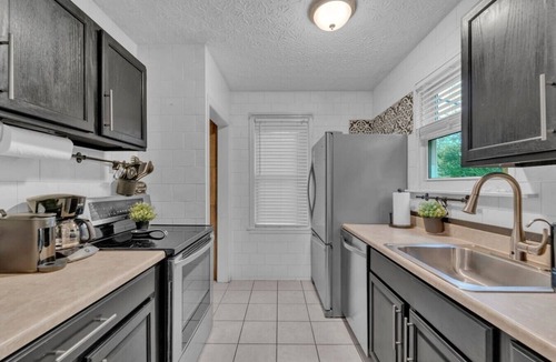 Grove City House | The No. 1 stay on Broadway!