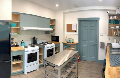 Belfast Cabin | The Northport Inn & Lodge