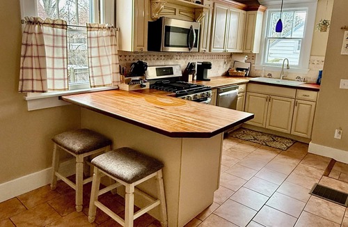 Westerville House | "The Owl's Nest" Updated Craftsman home overlooking Old Town Park.