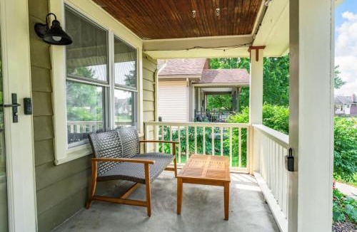 Dayton House | The Paper Plane Pool - Sauna - Poker Room - Sleeps 8