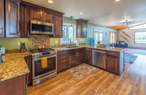 Ridgeway Cabin | The Peaceful Peninsula-on Sports Lake/Hot tub