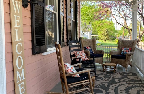 Leesburg's Old and Historic District House | The PINK PEARL in Historic Leesburg