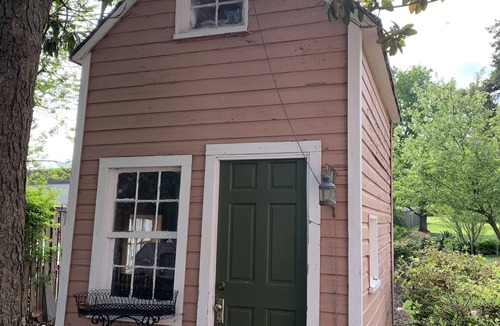Leesburg's Old and Historic District House | The PINK PEARL in Historic Leesburg