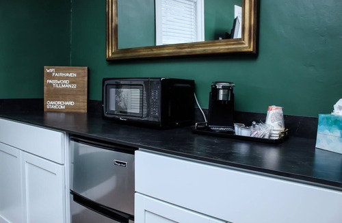 Albion Apartment | The Proctor Room at the Fairhaven Inn