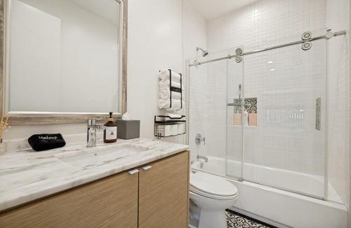 Old East Dallas House | The Q Dallas - Rooftop Sauna Gym Vacation Home Downtown