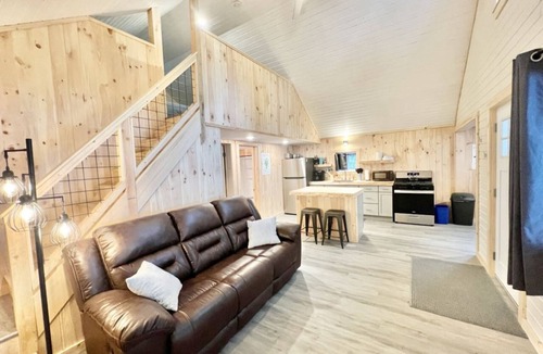 Shawmut Cabin | The Retreat- A Relaxing Beachside Bungalow