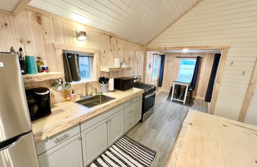 Shawmut Cabin | The Retreat- A Relaxing Beachside Bungalow