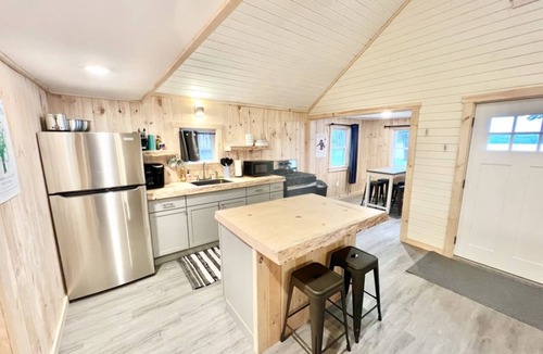 Shawmut Cabin | The Retreat- A Relaxing Beachside Bungalow