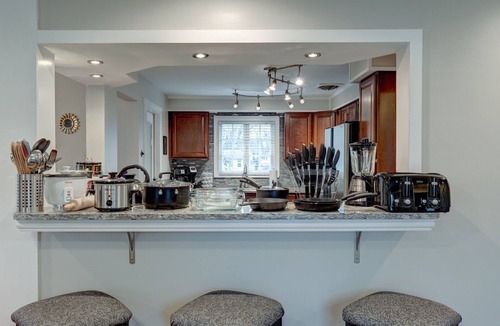 Rochester House | The Roc-House Airport Home Office Gaming Center