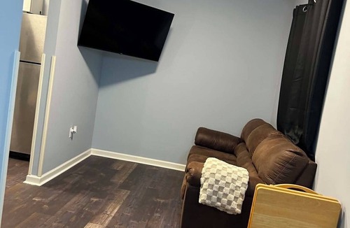 Renick Apartment | The Rustic Railroad Studio 5 Min to HWY 63 Kitchen + Washer/Dryer