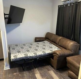 Renick Apartment | The Rustic Railroad Studio