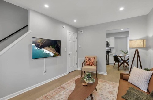 Downtown Columbus Apartment | The Schumacher - Pet Friendly - German Village
