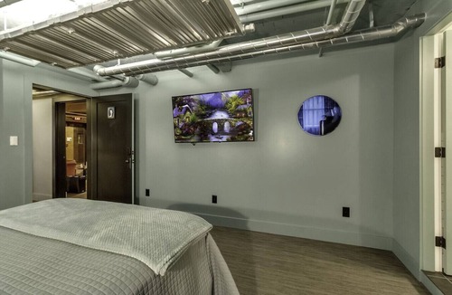 East Aurora Hotel | The Slick Willie Sutton Room @ The Bank