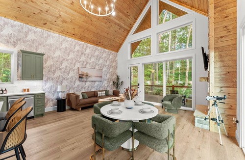 Cleveland Cabin | The Springer Cabin | 37 Acres | Hot Tub | 2 Kings | Pickleball | Mountain Views | <30 minutes to Helen | Book Multiple Cabins for Larger Groups