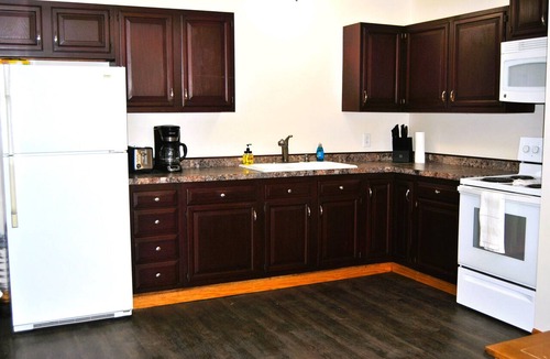Conneaut House | The Stacy, adjacent to Lake Erie, family friendly and great fishing spot.