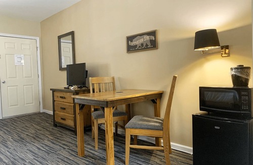 Lake George Hotel | The Stone Gate Resort