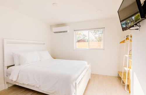 Naples Park Apartment | The Studio! Comfort, Quality, walk to beaches, fully equipped Studio