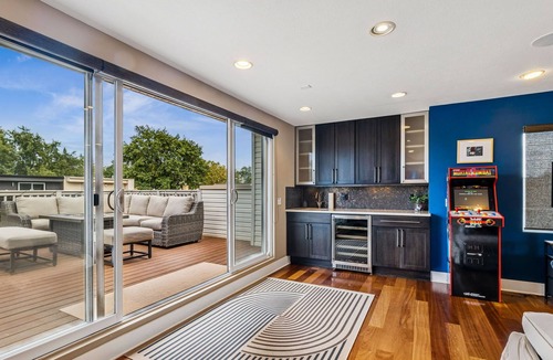 Tremont House | The Summit On Sixth Street-LUXURY MODERN 4BR Home