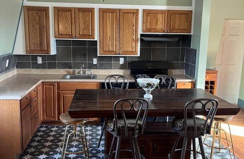 Seneca Falls Apartment | The Swaby Sanctuary