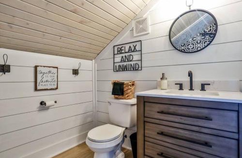 Canal Fulton House | The Towpath Retreat-A Cozy Farmhouse Stay