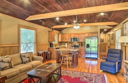 Guntersville Cabin | The Treehouse at Kudzu Cove Cabins Resort
