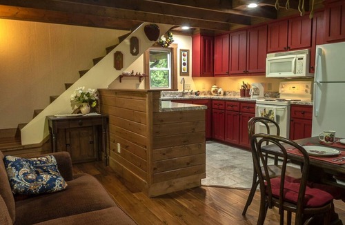 Topton Apartment | The Tulip Poplar Cabin - Perfect for Two People