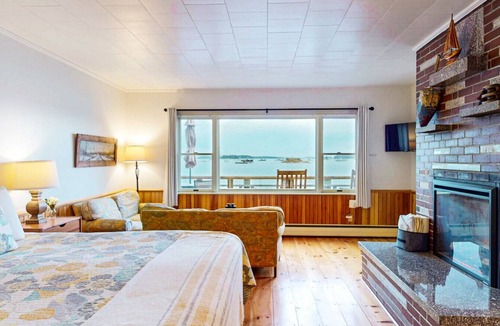Stonington Apartment | The Victory Chimes - Inn on the Harbor