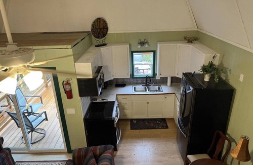 Royal Cabin | The Walnut at Hamilton Cove ~ Cabin Nineteen ~ Pet friendly ~ Lakefront