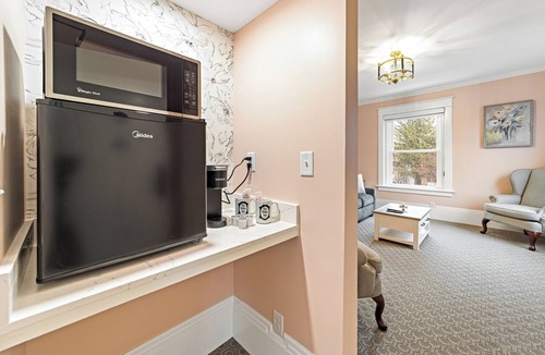Fredonia Hotel | The White Inn