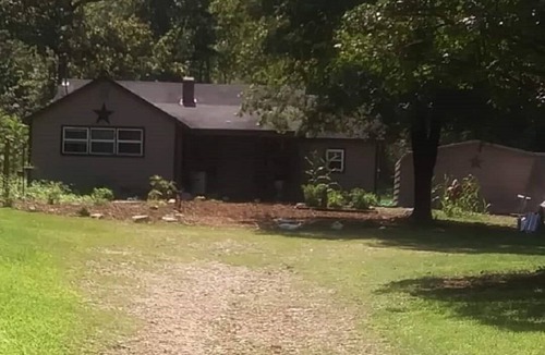 New Eucha Cabin | The Wilderness Romance Retreat - Cave , Luxury Hot Tub, Hiking ,420-friendly !