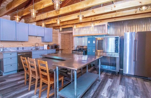 North Conway House | The Winsor Lodge | Saco River Group Retreat with Bar, Arcade, Hot Tub & Sauna