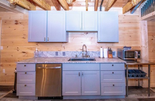 North Conway House | The Winsor Lodge | Saco River Group Retreat with Bar, Arcade, Hot Tub & Sauna
