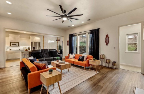 Catoosa House | The Woodbriar, close to Hard Rock Casino, downtown Tulsa/BOK + patio w/fire pit