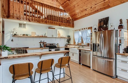 Delaware Cabin | The Wooded Retreat, with fire pit and river view