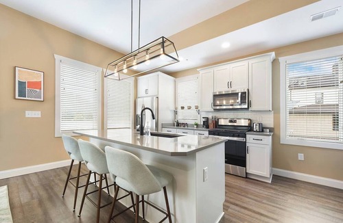 Warrendale Apartment | This apartment is a 3 bedroom(s), 2.5 bathrooms, located in Warrendale, PA.