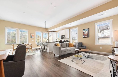 Warrendale Apartment | This apartment is a 3 bedroom(s), 2.5 bathrooms, located in Warrendale, PA.