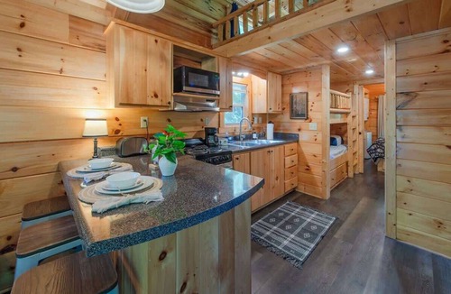 Lookout Valley Neighborhood Association Cabin | Thomas Secluded Tiny Cabin, Hot Tub, Firepit, More