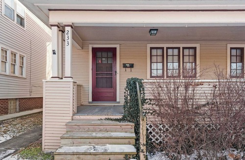 Clintonville House | Tibet Twins Suites For 12!