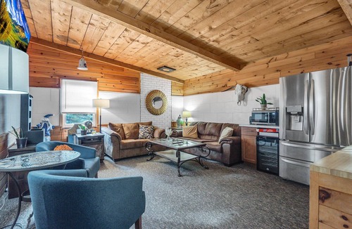 Ellicottville Cabin | Timberline Lodge - Downtown Ellicottville - Room 200