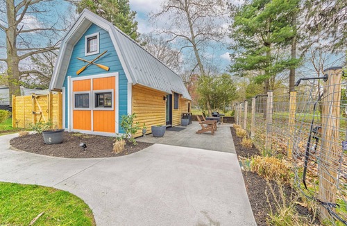 Douglas House | Tiny Barn-Tiny home retreat with hot tub & lake sounds