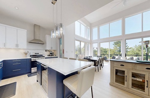 Tiny Cabin | Tiny Cove - Luxurious Modern Getaway in Tiny, ON