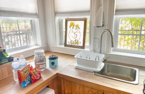 Midtown Apartment | Tiny House with Private Backyard-Parking