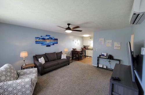 Conneaut Apartment | Tis’ Time Hideaway. Just a few blocks from beautiful Lake Erie!