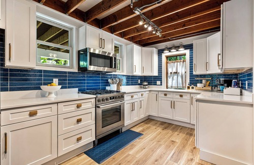 Falmouth Foreside House | Titan at Town Landing - Roof Deck, Lap Pool, 15 Mins to Portland, Dog Friendly