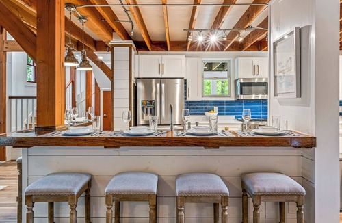 Falmouth Foreside House | Titan at Town Landing - Roof Deck, Lap Pool, 15 Mins to Portland, Dog Friendly