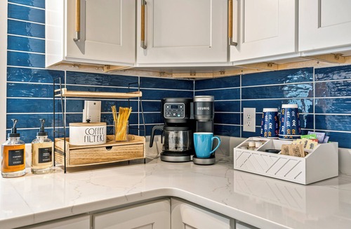 Falmouth Foreside House | Titan at Town Landing - Roof Deck, Lap Pool, 15 Mins to Portland, Dog Friendly