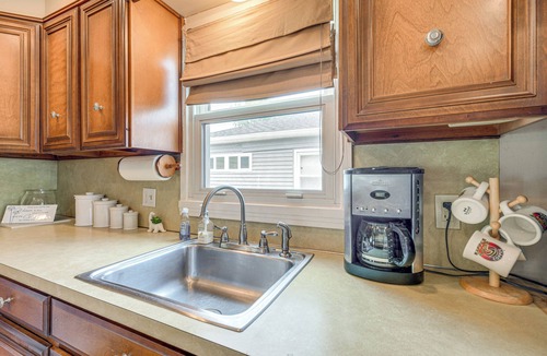 Tonawanda House | Tonawanda Home w/Gas Grill Near Niagara Falls!