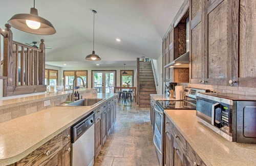 Tool Cabin | Tool Waterfront Home w/Hot Tub & Fire Pit!